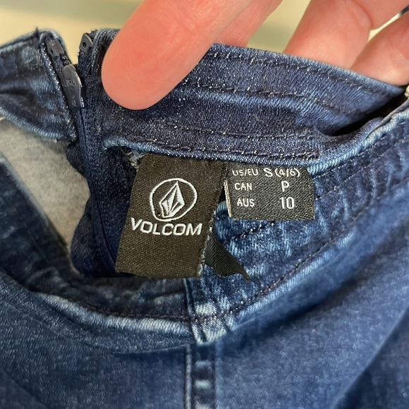 Volcom Liberator Denim Romper Size Small Dark Blast Denim - Picture 9 of 9